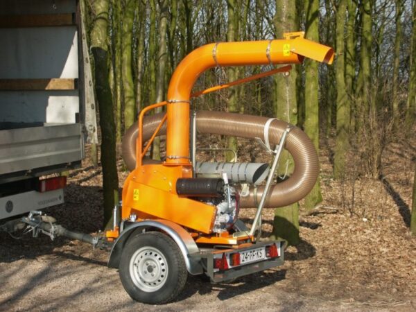 Aspirateur de feuilles sur essieu routier 546M Votex