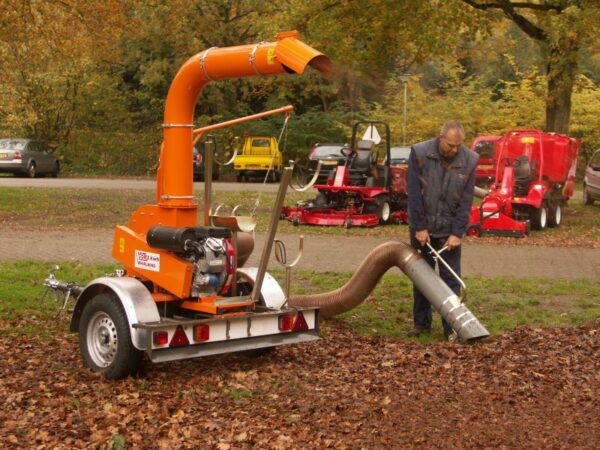 Aspirateur de feuilles sur essieu routier 546M Votex