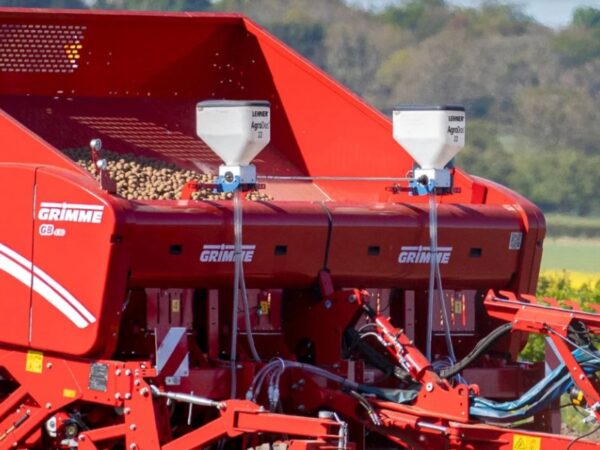 Utilisation pour la pomme de terre de l'épandeur de produits phytosanitaires AgroDos