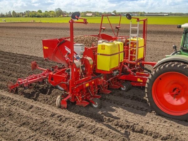 Utilisation pour la pomme de terre de l'épandeur de produits phytosanitaires AgroDos