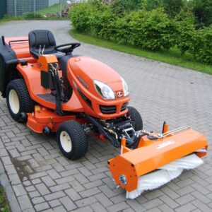 Balayeuse KM11537 sur Kubota GR2100 avec FKDR HYDRAU