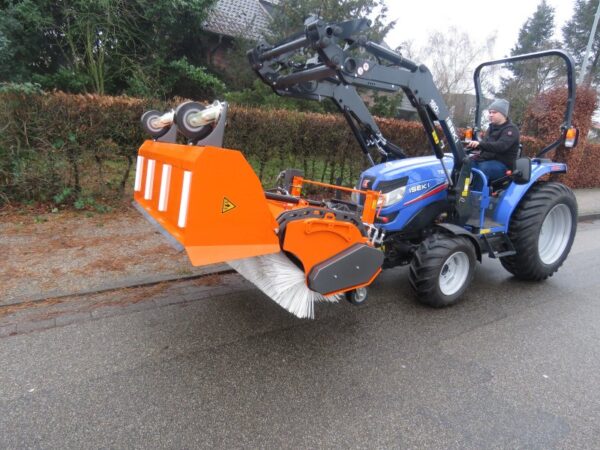 Balayeuse FKM60 - Montage sur tracteur Iseki TG6370