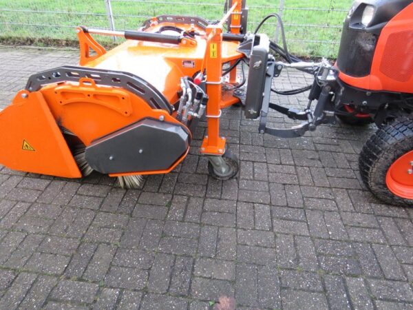 Balayeuse FKM60 - Montage sur Kubota STW34