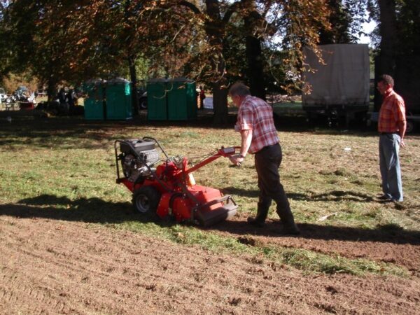 Préparateur de sol HF700 DUO au travail