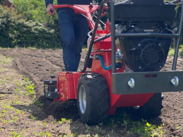 Préparateur de sol HF700 DUO au travail