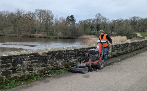 Image5 UBS et brosse de désherbage