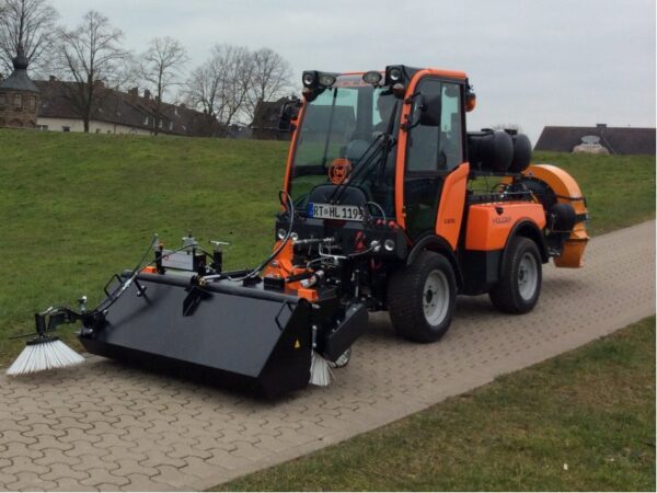 KM13050 sur tracteur Holder