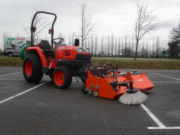 KM13050 sur Kubota STV32