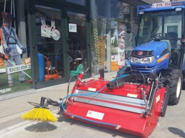 Balayeuse Kersten KM52 - Montage frontal sur tracteur Iseki