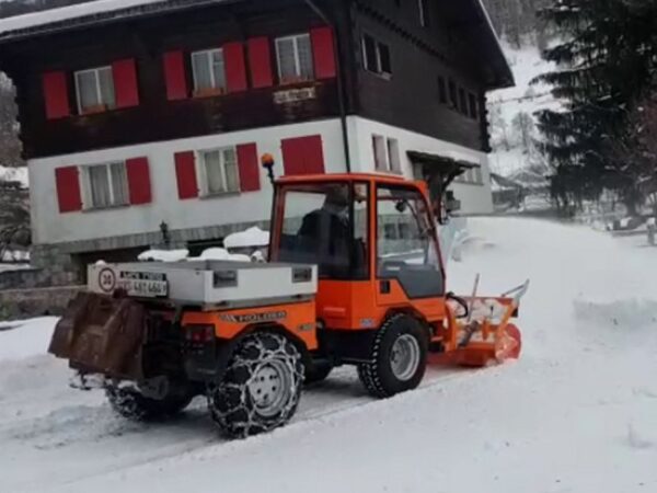 Fraise à neige PROFI sur tracteur Holder