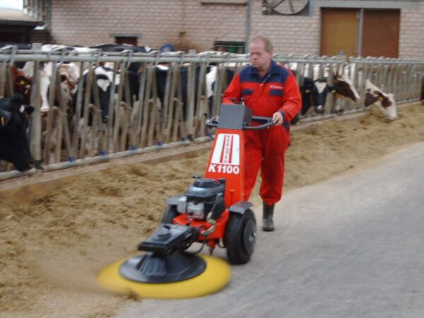 Brosse radiale RB090 - Utilisation dans les stabulation pour repousser l'ensilage